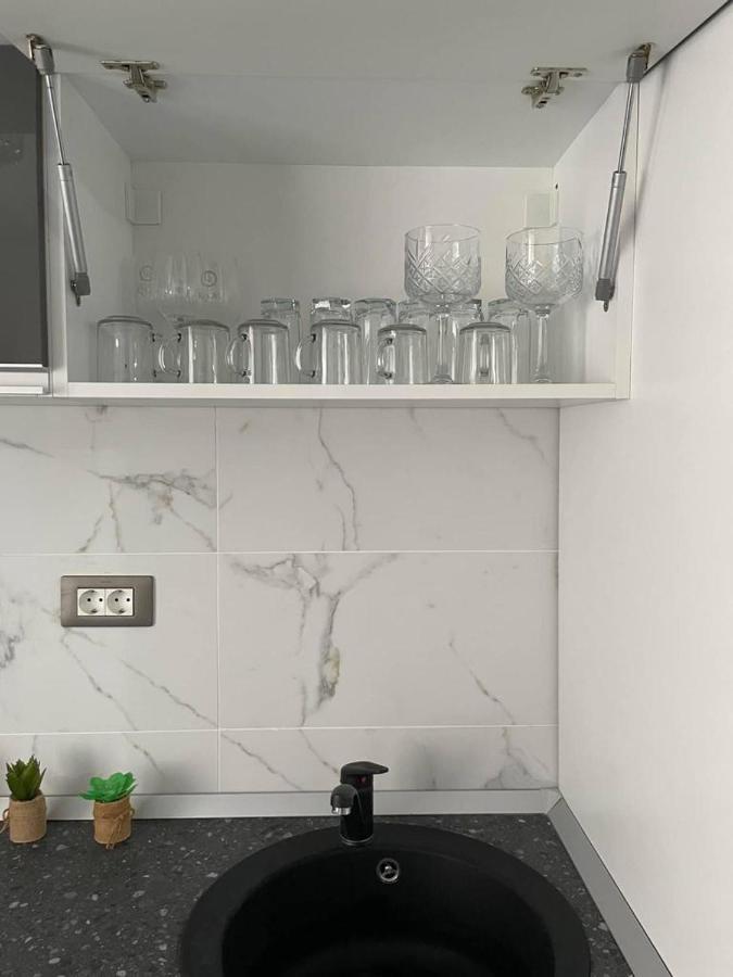 Dominic 2 Beds 1 Sofa Parking Pool Apartament By Alezzi Nord10 Apartment Navodari Ngoại thất bức ảnh