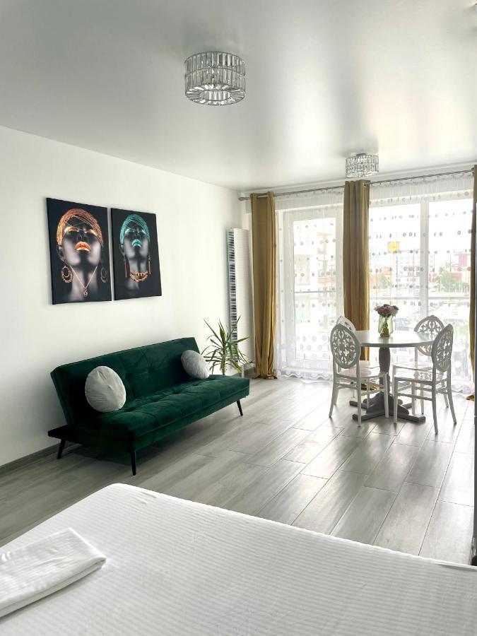 Dominic 2 Beds 1 Sofa Parking Pool Apartament By Alezzi Nord10 Apartment Navodari Ngoại thất bức ảnh