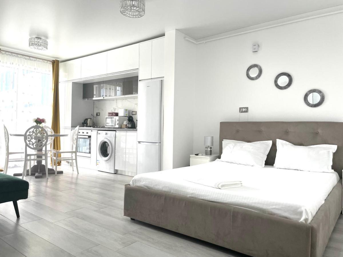 Dominic 2 Beds 1 Sofa Parking Pool Apartament By Alezzi Nord10 Apartment Navodari Ngoại thất bức ảnh