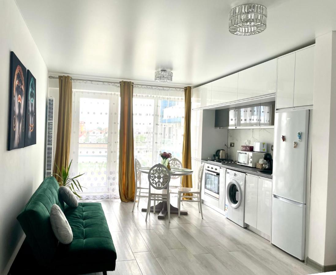 Dominic 2 Beds 1 Sofa Parking Pool Apartament By Alezzi Nord10 Apartment Navodari Ngoại thất bức ảnh