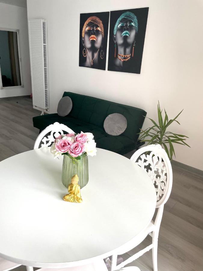 Dominic 2 Beds 1 Sofa Parking Pool Apartament By Alezzi Nord10 Apartment Navodari Ngoại thất bức ảnh