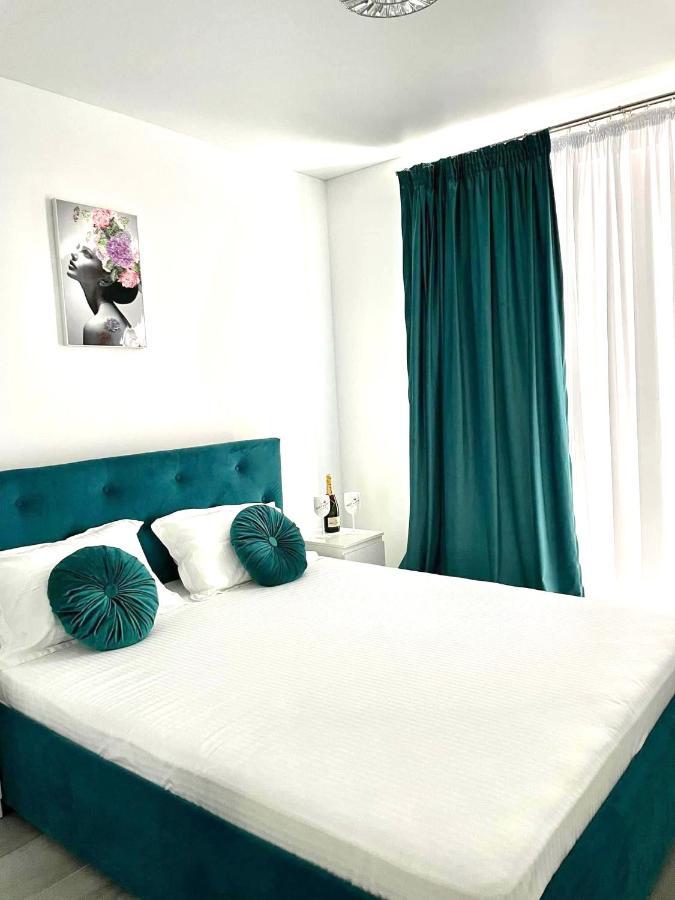 Dominic 2 Beds 1 Sofa Parking Pool Apartament By Alezzi Nord10 Apartment Navodari Ngoại thất bức ảnh