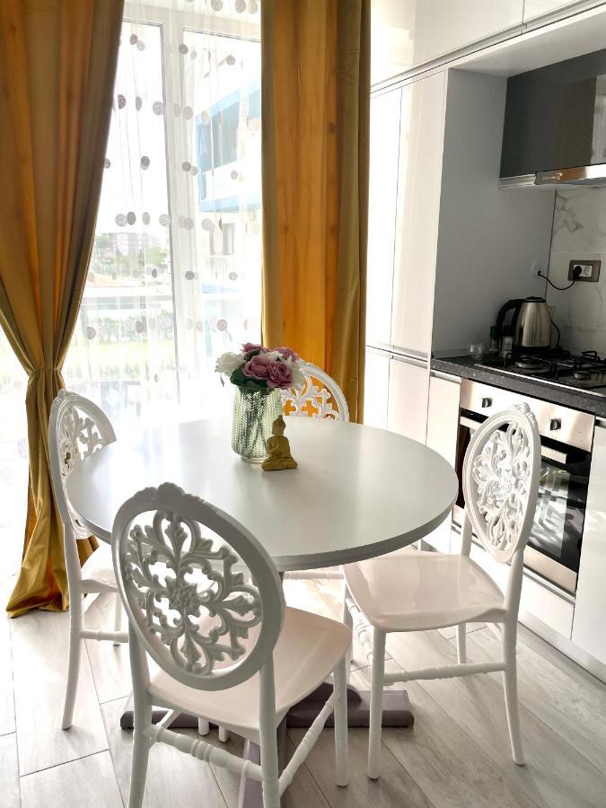 Dominic 2 Beds 1 Sofa Parking Pool Apartament By Alezzi Nord10 Apartment Navodari Ngoại thất bức ảnh