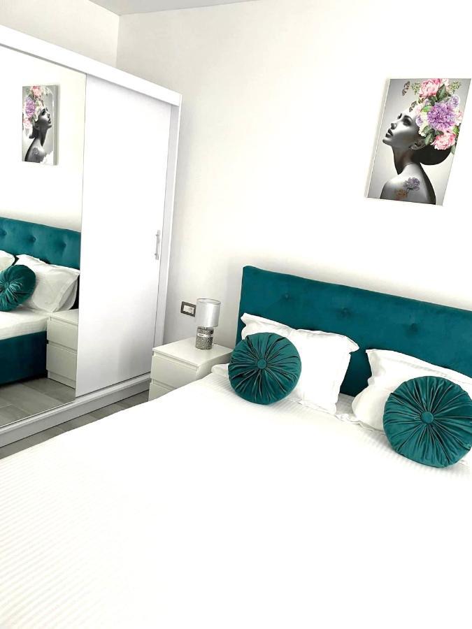 Dominic 2 Beds 1 Sofa Parking Pool Apartament By Alezzi Nord10 Apartment Navodari Ngoại thất bức ảnh