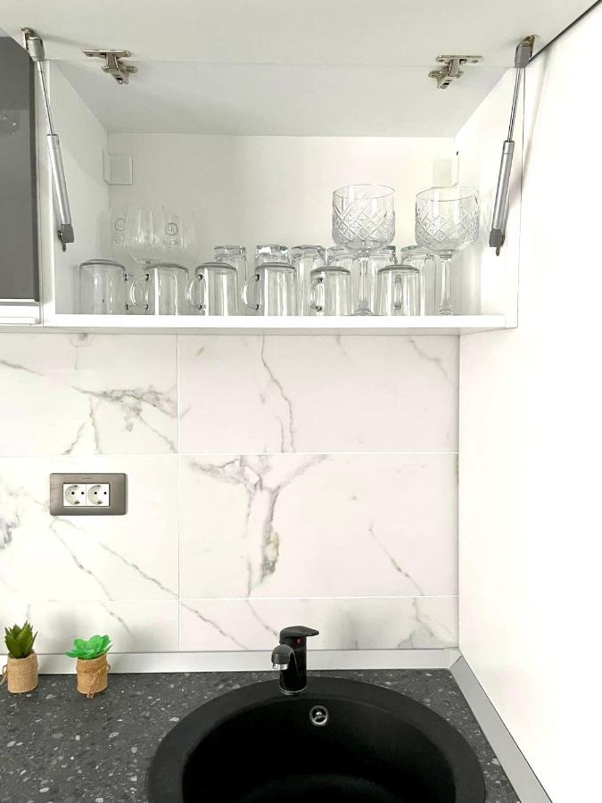Dominic 2 Beds 1 Sofa Parking Pool Apartament By Alezzi Nord10 Apartment Navodari Ngoại thất bức ảnh