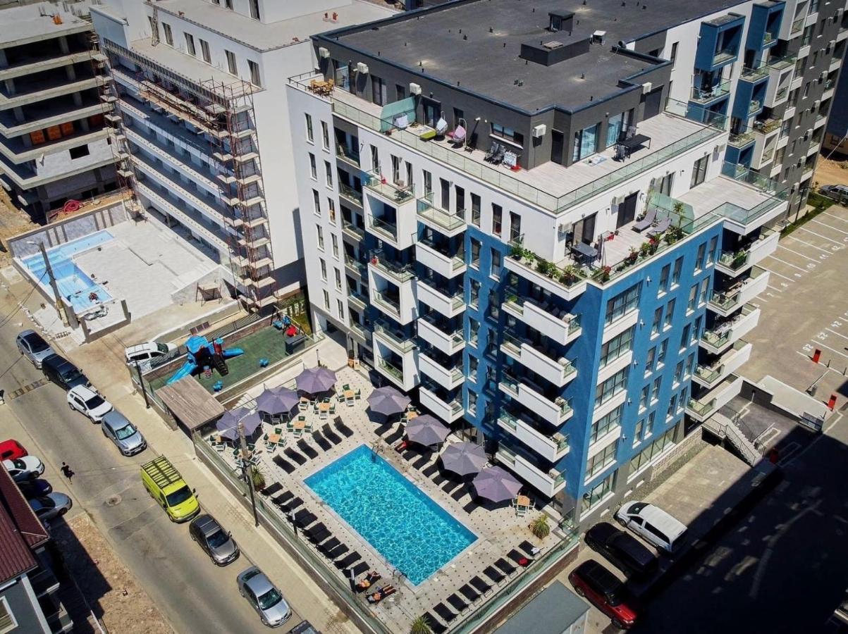 Dominic 2 Beds 1 Sofa Parking Pool Apartament By Alezzi Nord10 Apartment Navodari Ngoại thất bức ảnh