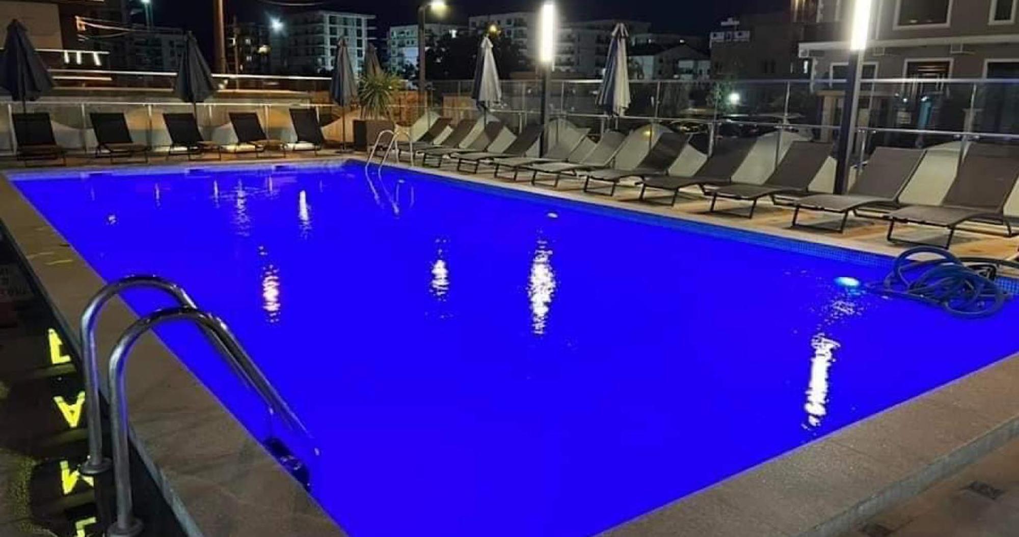 Dominic 2 Beds 1 Sofa Parking Pool Apartament By Alezzi Nord10 Apartment Navodari Ngoại thất bức ảnh